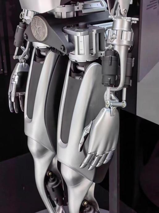 2023世界人工智能大會 智能機器人亮相引爆熱潮，最低售價百萬引領行業新動向